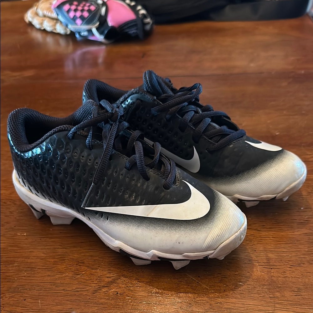 Nike Kids Black and White Soccer Cleats
